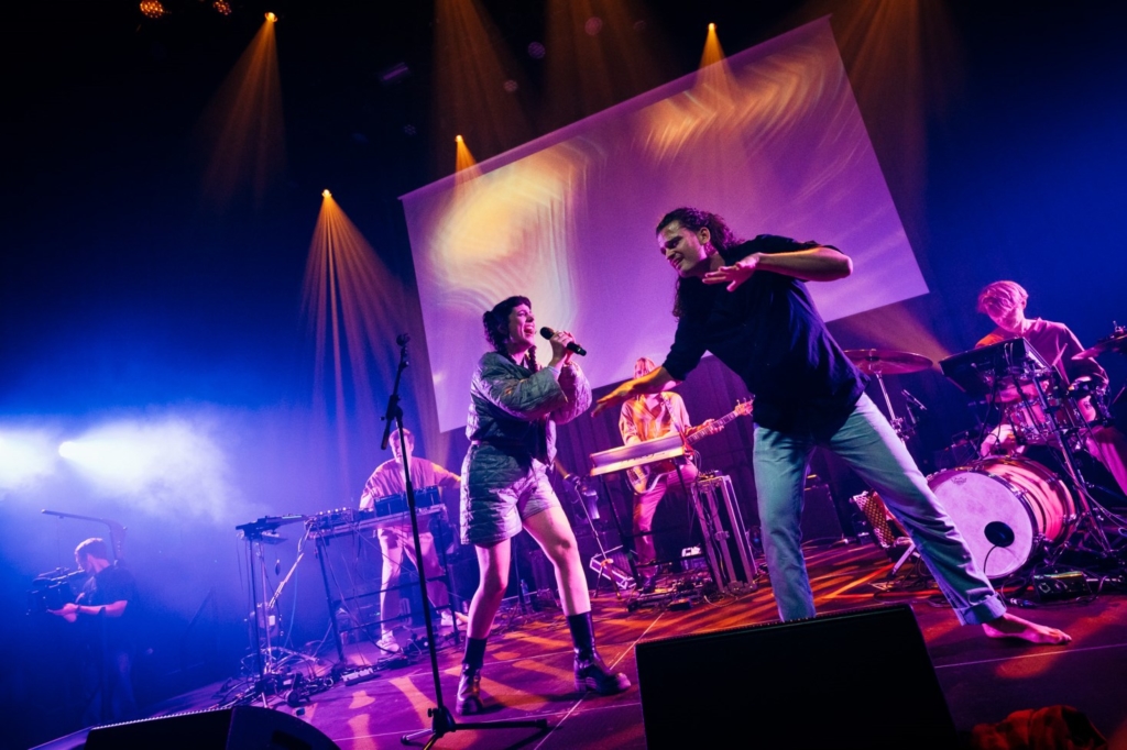 Sencity Festival in Tivoli Vredenburg, 2022. CUT_ met dove performer Theo Stoop. Foto: Jessie Kamp.
